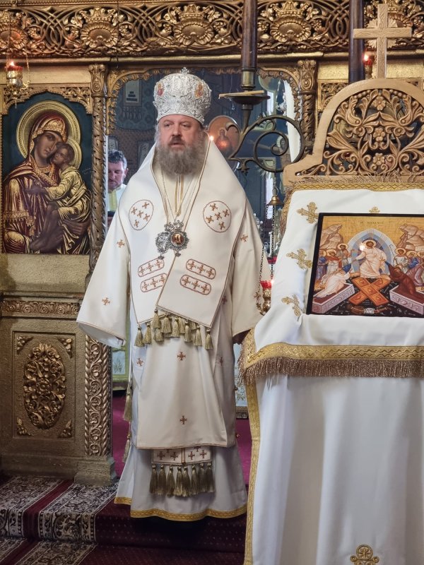 Slujire arhierească într‑o parohie din județul Prahova 213861