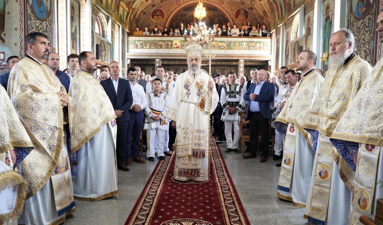 Liturghie arhierească în Parohia Toaca, Protopopiatul Reghin 214027