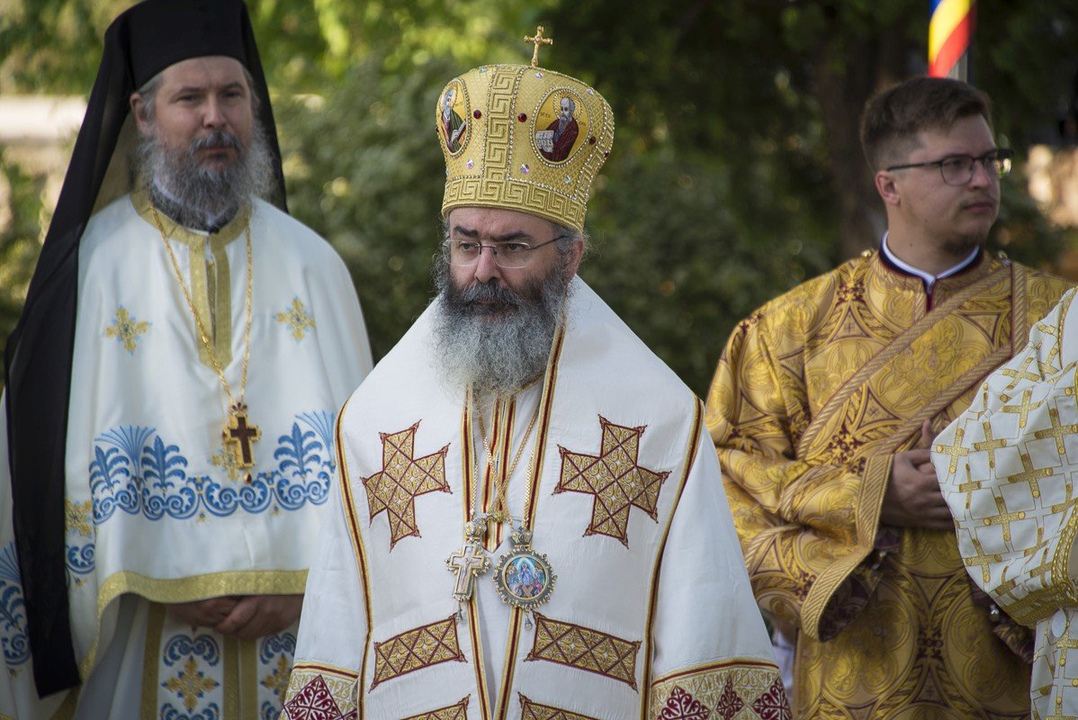 Șase ierarhi la sfințirea Mănăstirii Frumoasa 213932