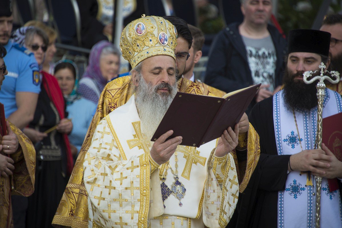 Șase ierarhi la sfințirea Mănăstirii Frumoasa 213942