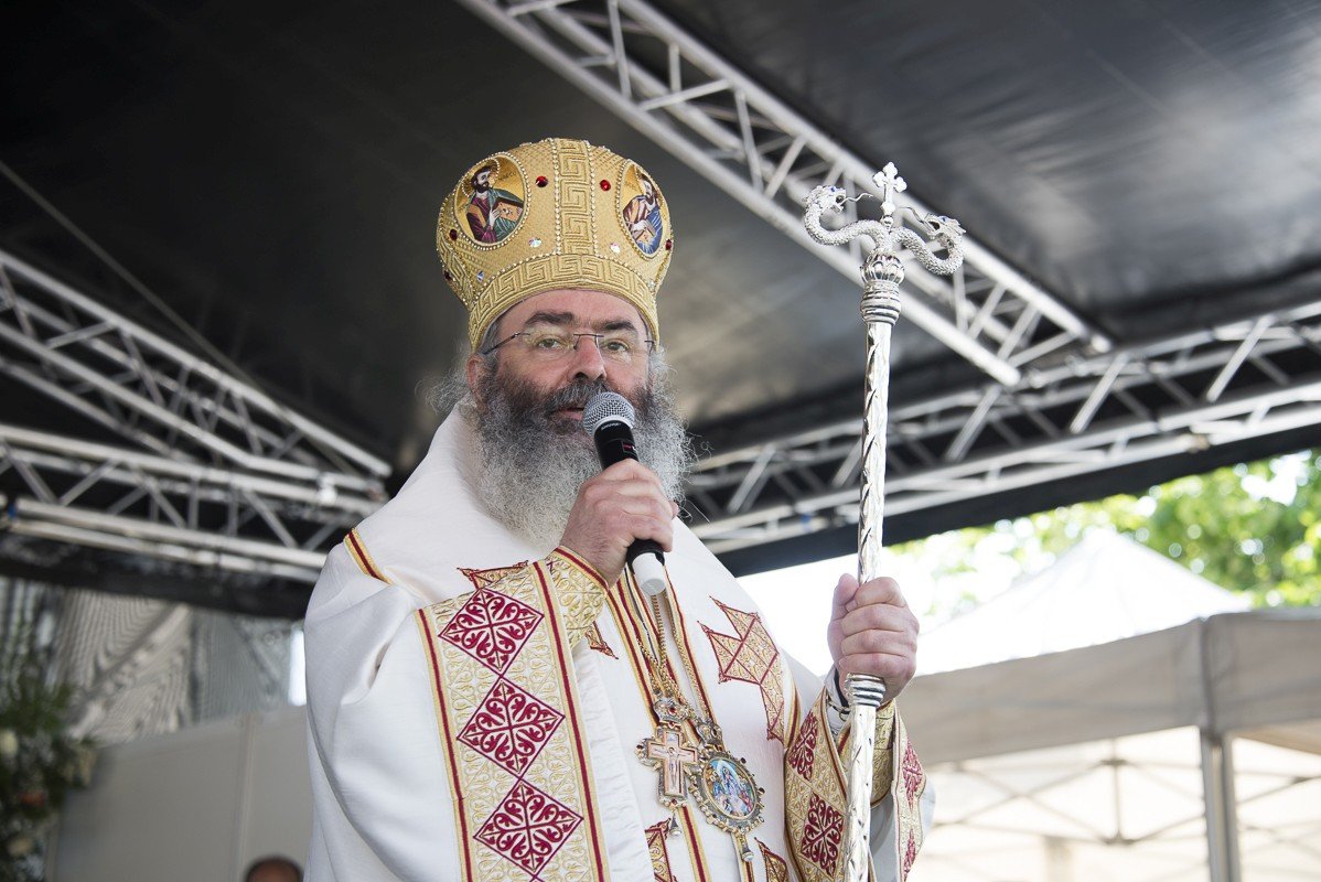 Șase ierarhi la sfințirea Mănăstirii Frumoasa 213983