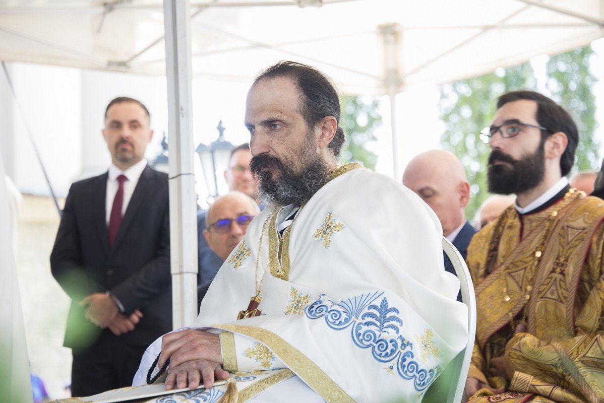 Șase ierarhi la sfințirea Mănăstirii Frumoasa 213988