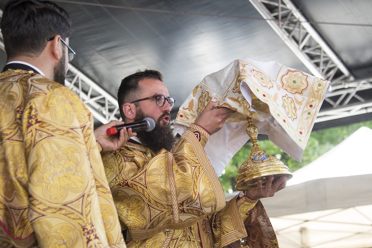 Șase ierarhi la sfințirea Mănăstirii Frumoasa 213993