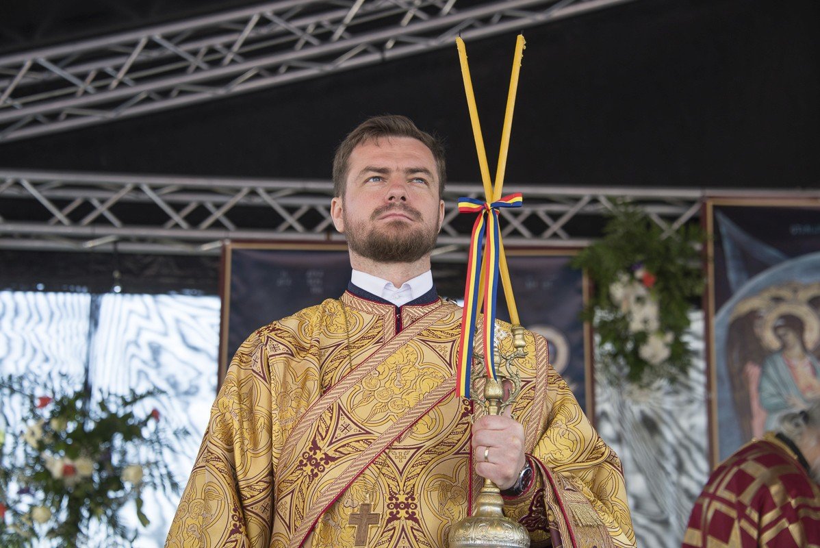Șase ierarhi la sfințirea Mănăstirii Frumoasa 213997