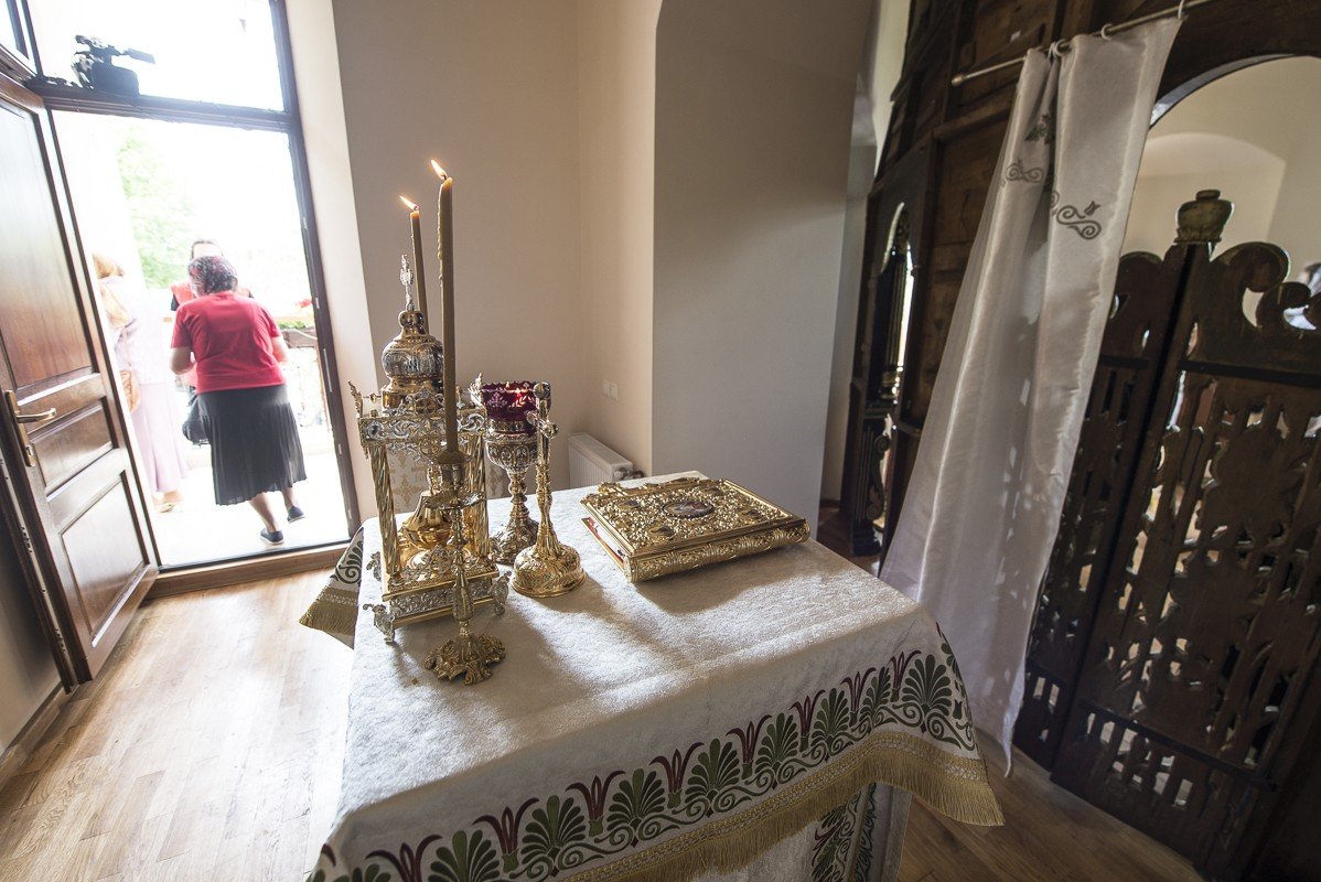 Șase ierarhi la sfințirea Mănăstirii Frumoasa 214007