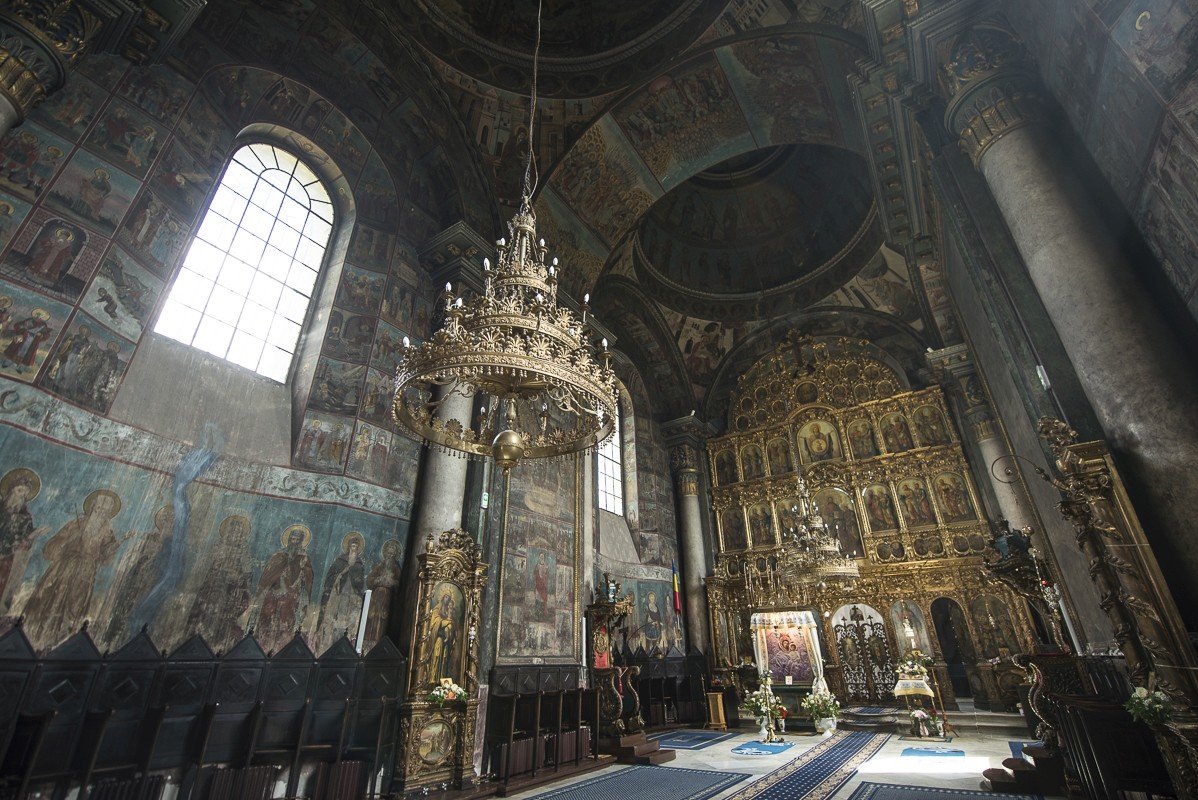 Șase ierarhi la sfințirea Mănăstirii Frumoasa 214008