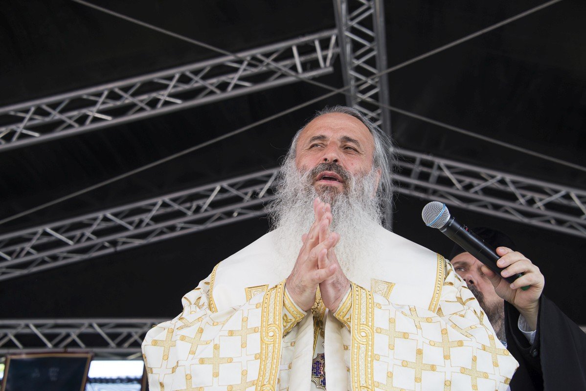 Șase ierarhi la sfințirea Mănăstirii Frumoasa 214012