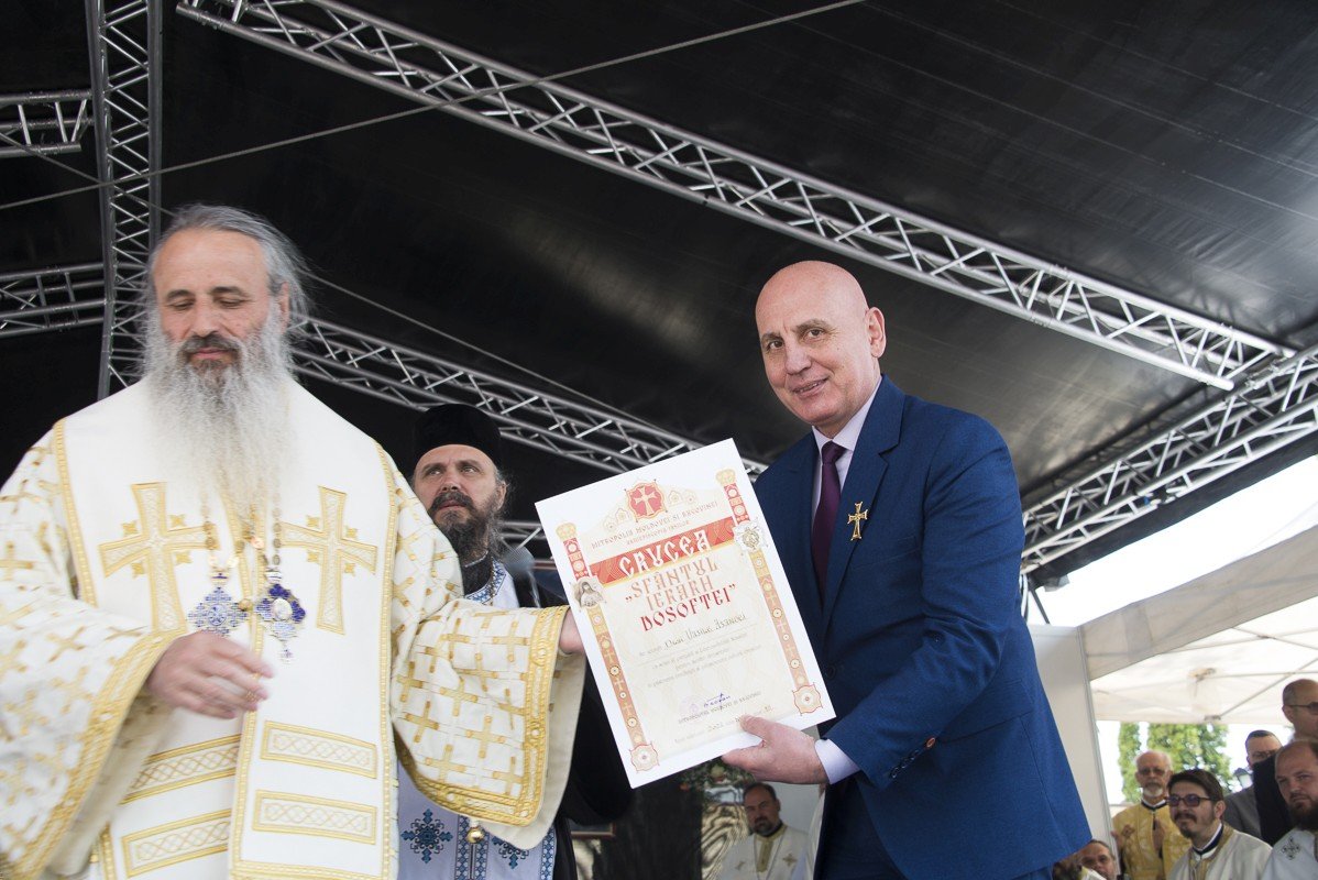 Șase ierarhi la sfințirea Mănăstirii Frumoasa 214021