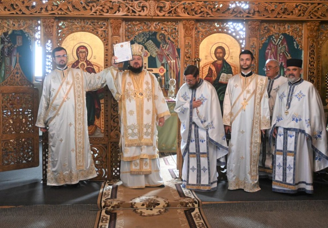 Sfințirea clopotniței și a noilor clopote din Parohia Gostila, Sălaj 214094