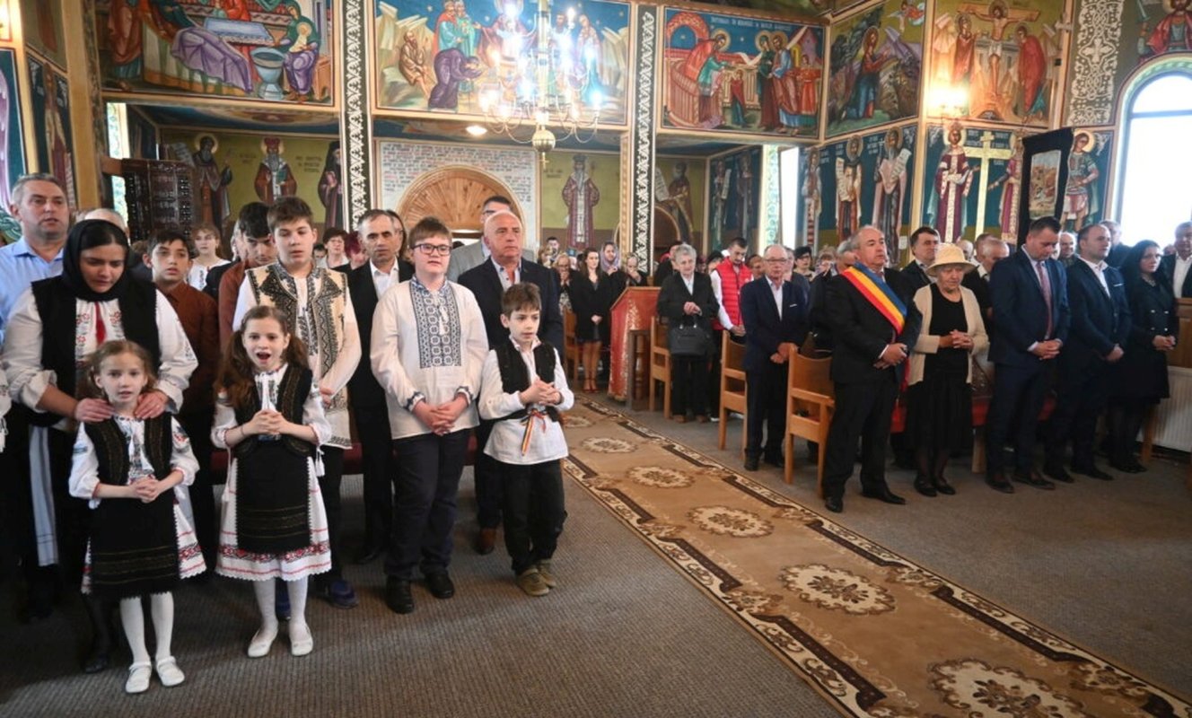 Sfințirea clopotniței și a noilor clopote din Parohia Gostila, Sălaj 214095