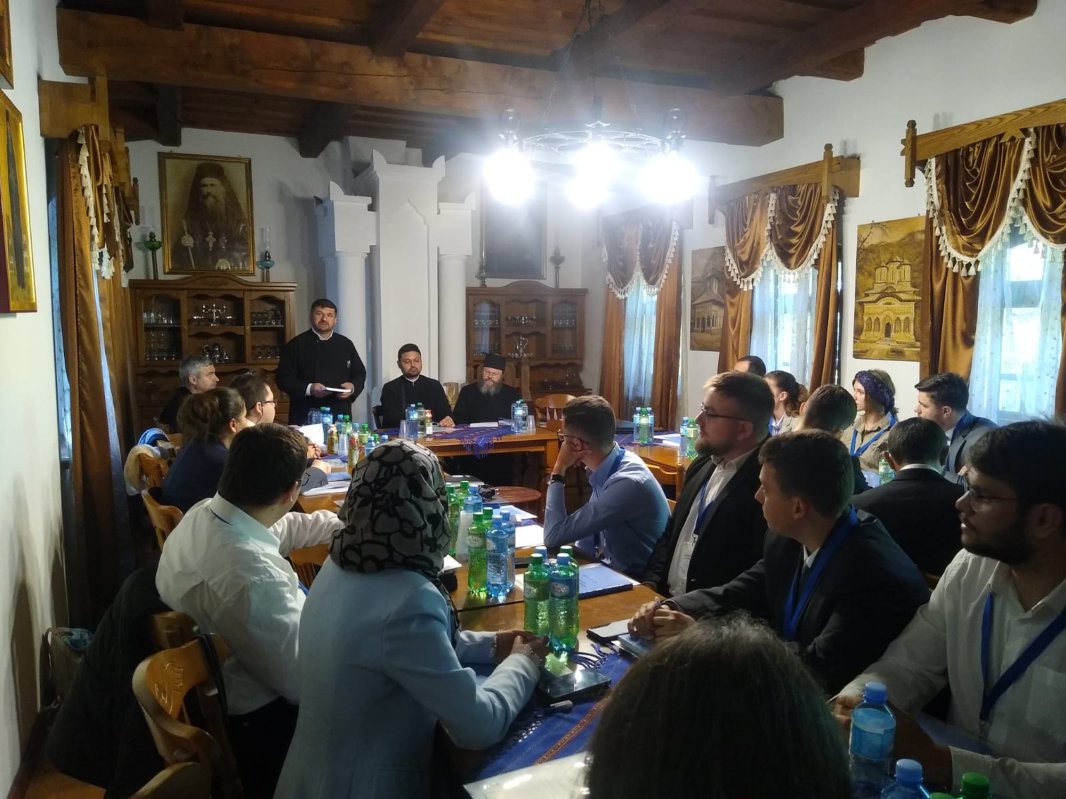 Simpozion național studențesc de la mănăstirea gorjeană Lainici 214139