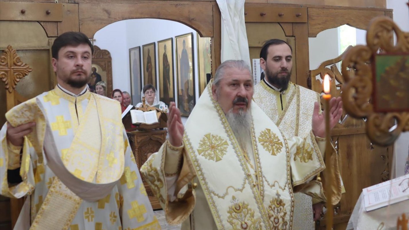 Slujire arhierească la Chișinău 214092