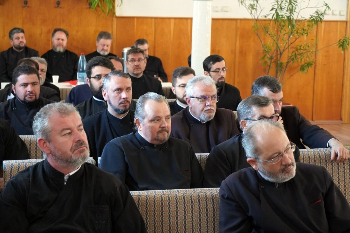 Conferinţă preoţească semestrială la Galaţi 214418