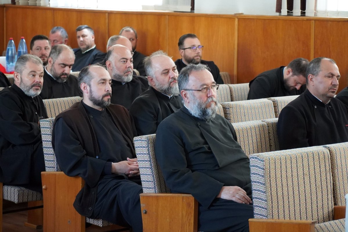 Conferinţă preoţească semestrială la Galaţi 214419