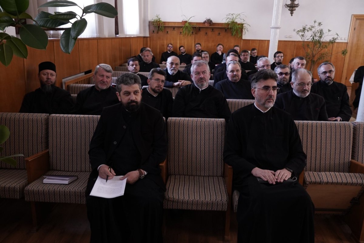 Conferinţă preoţească semestrială la Galaţi 214420