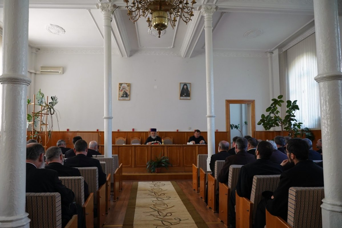 Conferinţă preoţească semestrială la Galaţi 214422