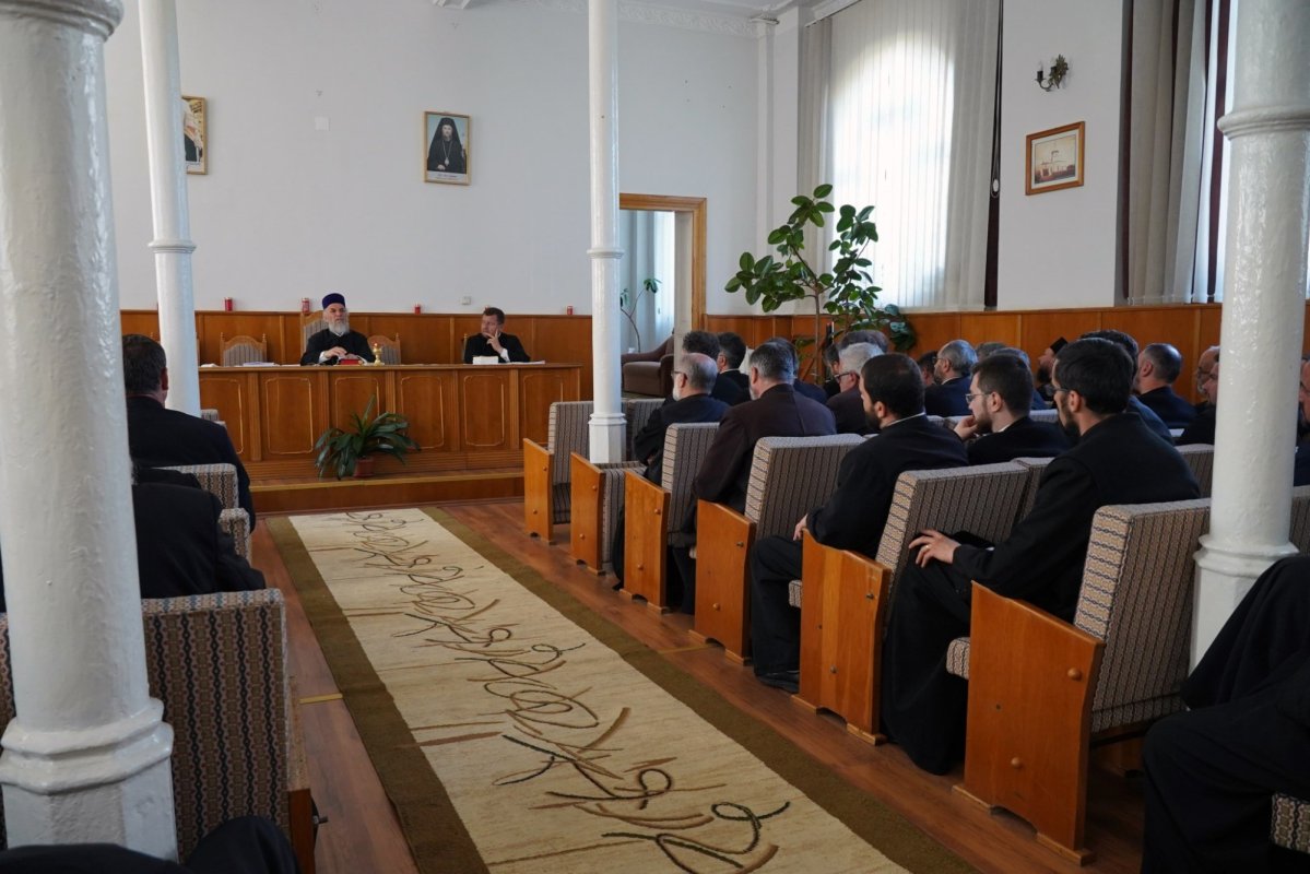 Conferinţă preoţească semestrială la Galaţi 214423