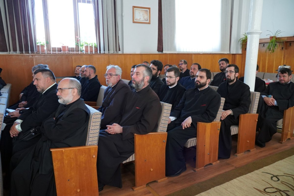 Conferinţă preoţească semestrială la Galaţi 214424