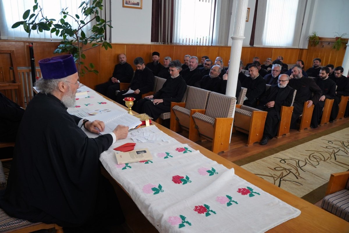 Conferinţă preoţească semestrială la Galaţi 214425
