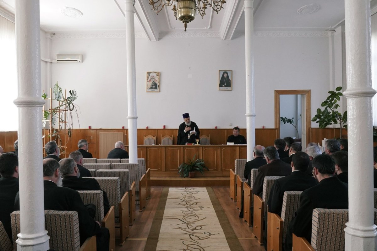Conferinţă preoţească semestrială la Galaţi 214426
