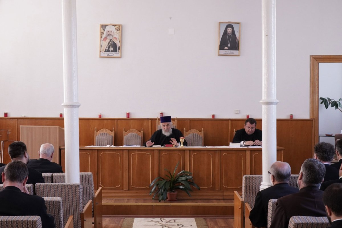 Conferinţă preoţească semestrială la Galaţi 214427