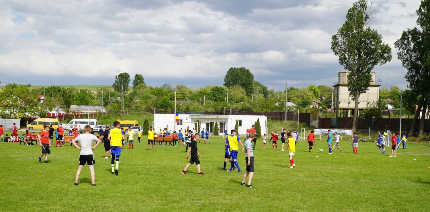 Peste 200 de copii au participat la campionatul de fotbal „Tinereţe şi credinţă” 214895