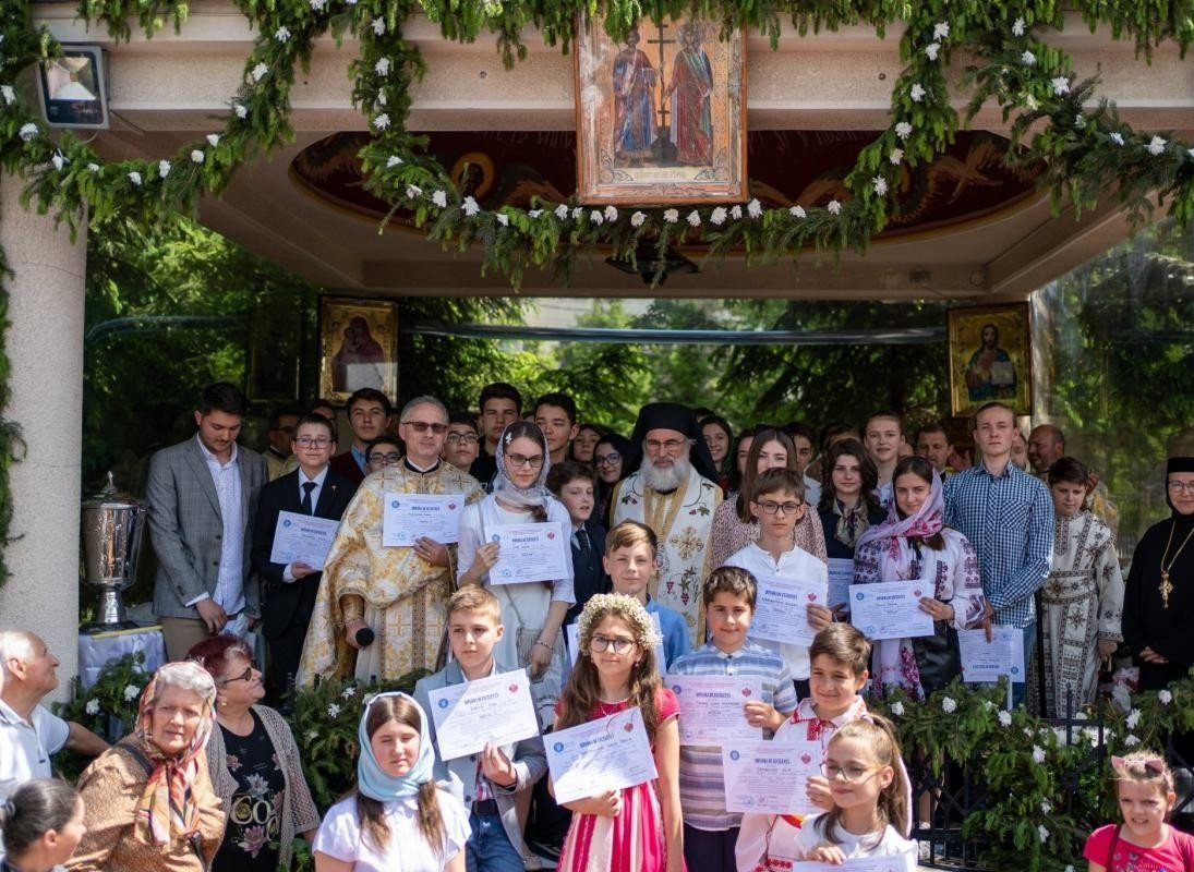 Premii pentru olimpicii băcăuani la disciplina religie 214891