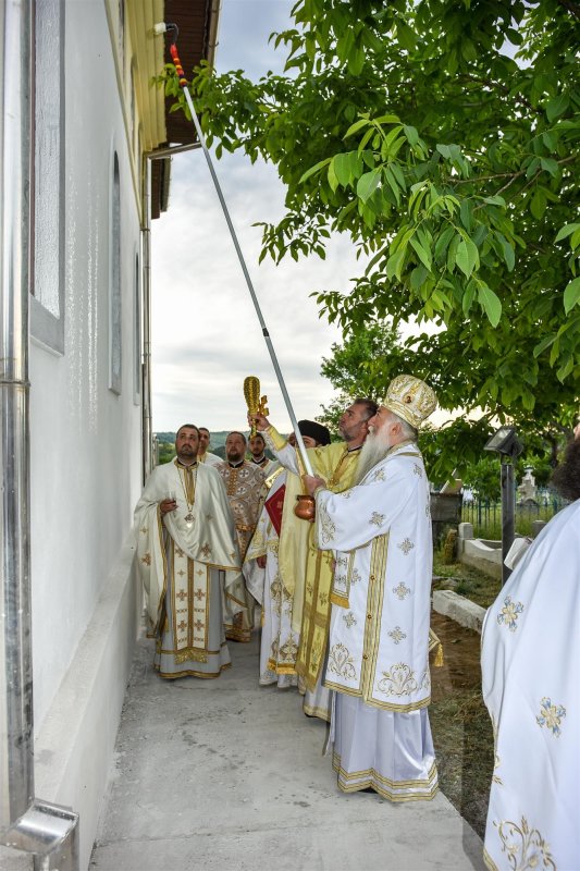 Târnosire de biserică în Episcopia Severinului și Strehaiei 214943