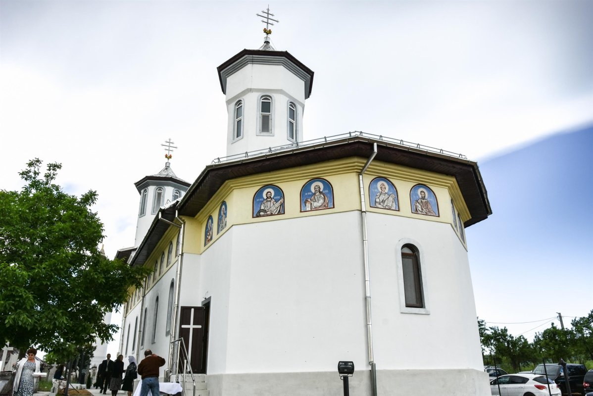 Târnosire de biserică în Episcopia Severinului și Strehaiei 214945