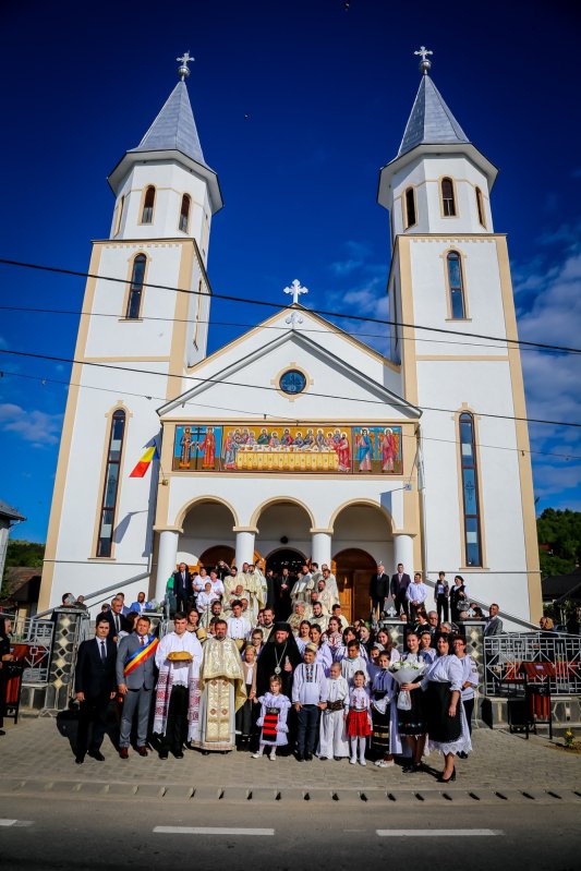 Binecuvântare arhierească la Gârdani, Maramureş 215043