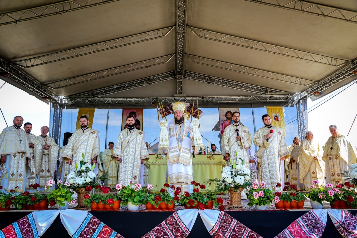 Binecuvântare arhierească la Gârdani, Maramureş 215045