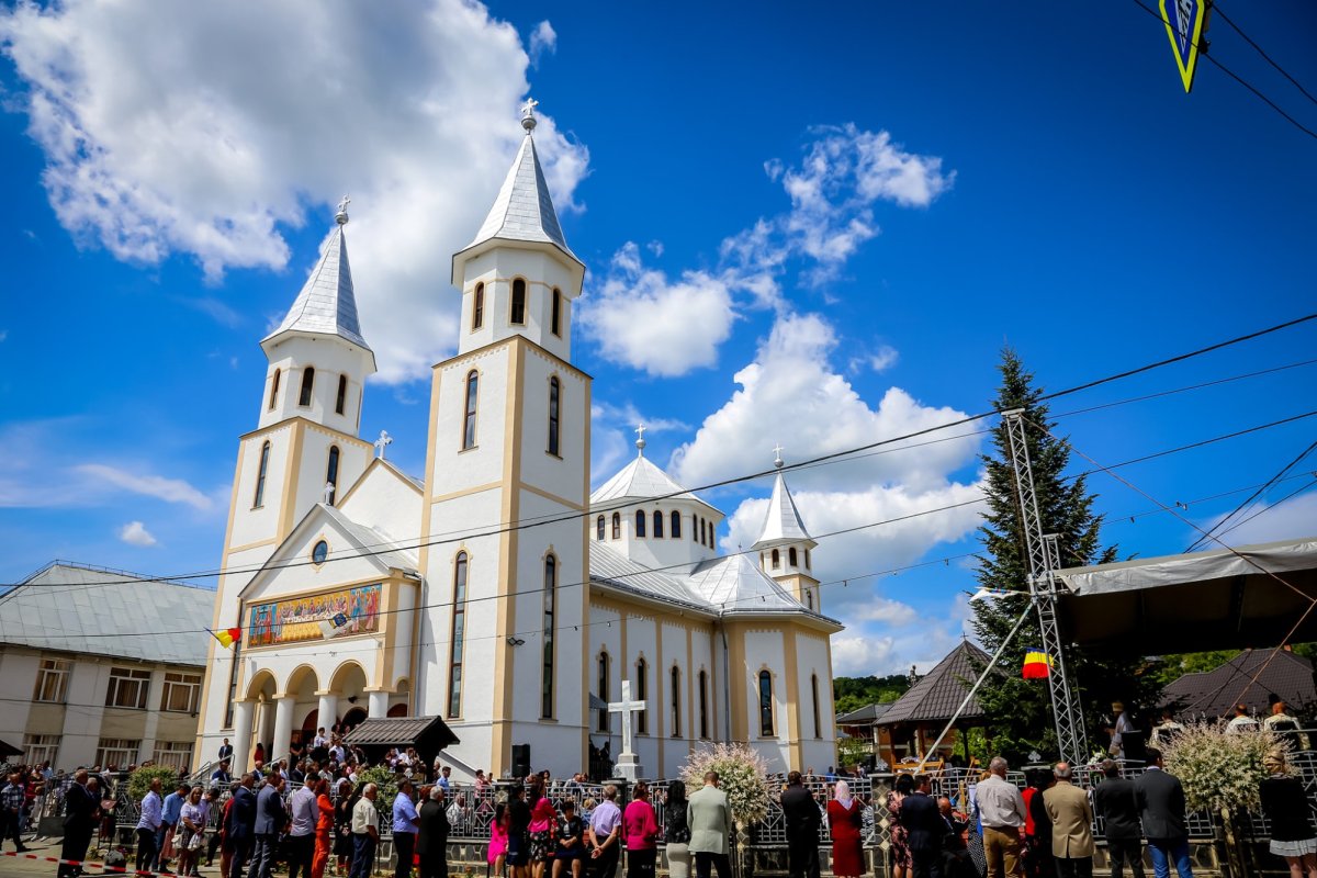 Binecuvântare arhierească la Gârdani, Maramureş 215046