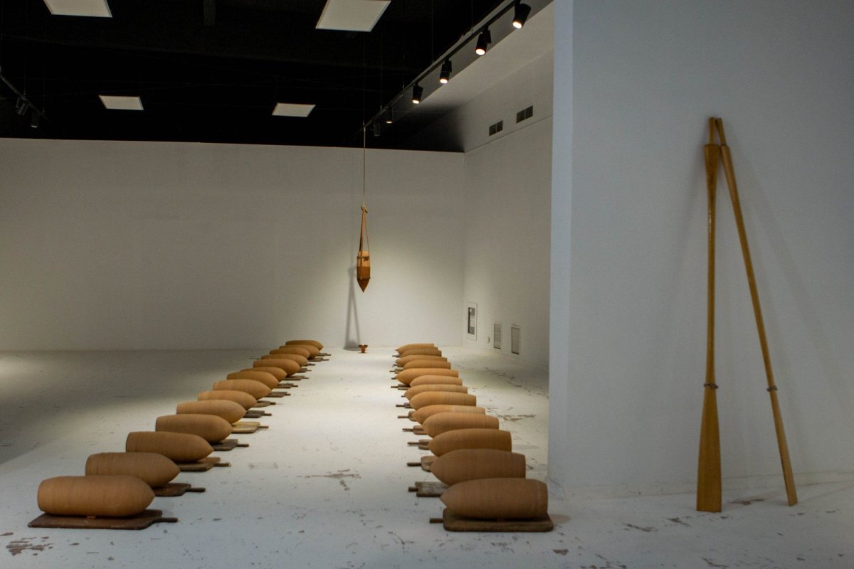 Meșteri tradiționali și artiști contemporani într-o singură expoziţie 214995