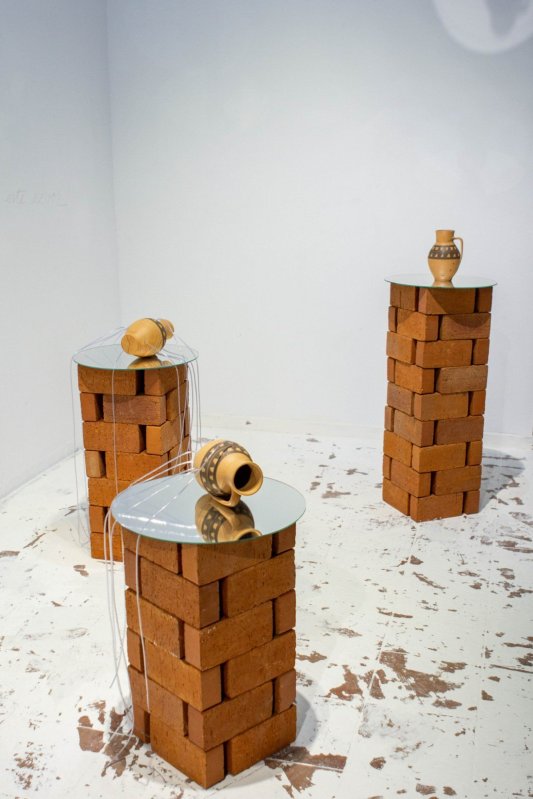 Meșteri tradiționali și artiști contemporani într-o singură expoziţie 214996