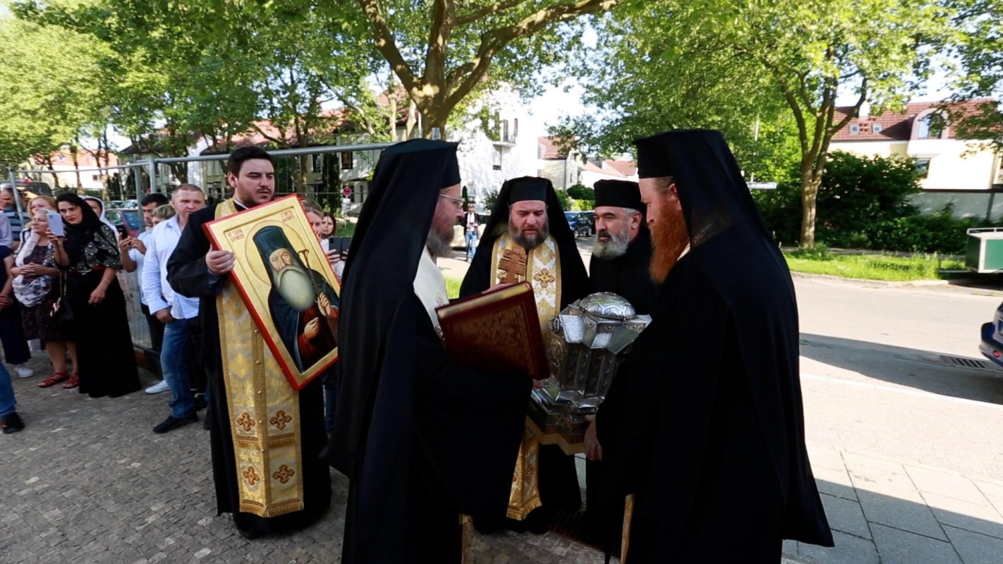 Pelerinaj cu moaștele Cuviosului Gheorghe de la Cernica în Germania 215065