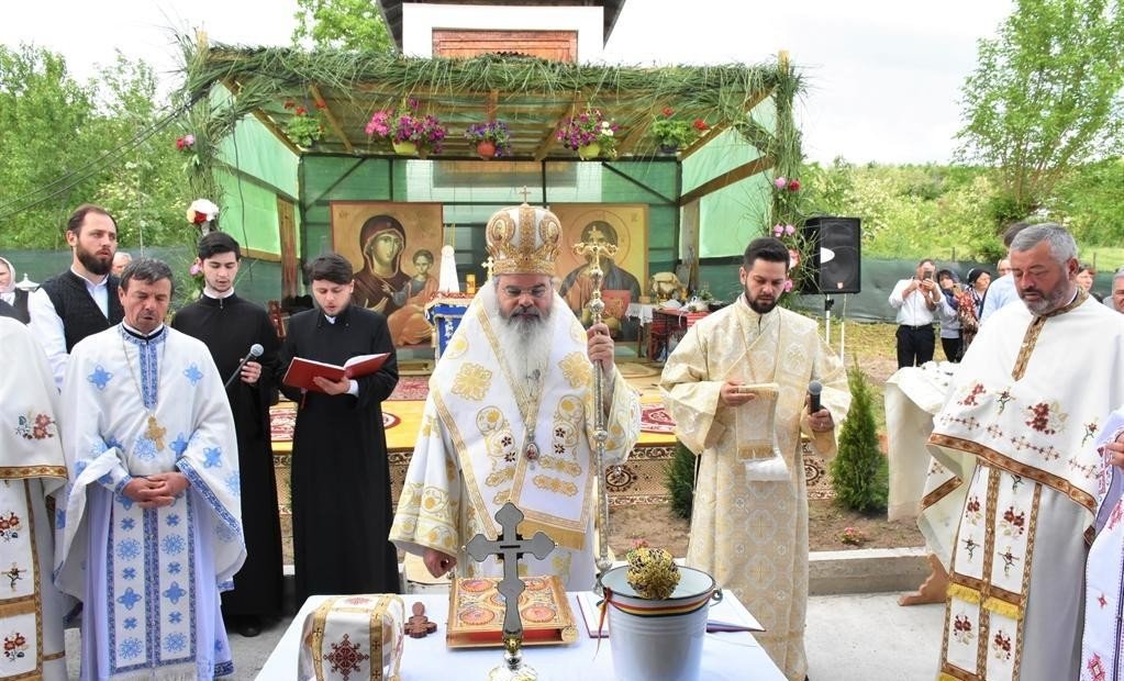 Sfințire de biserică în Episcopia Hușilor 215024