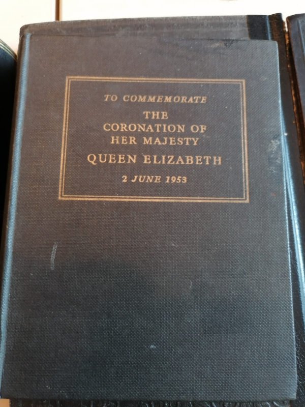 Expoziție de Biblii la Biserica Bărbătescu Nou 215080