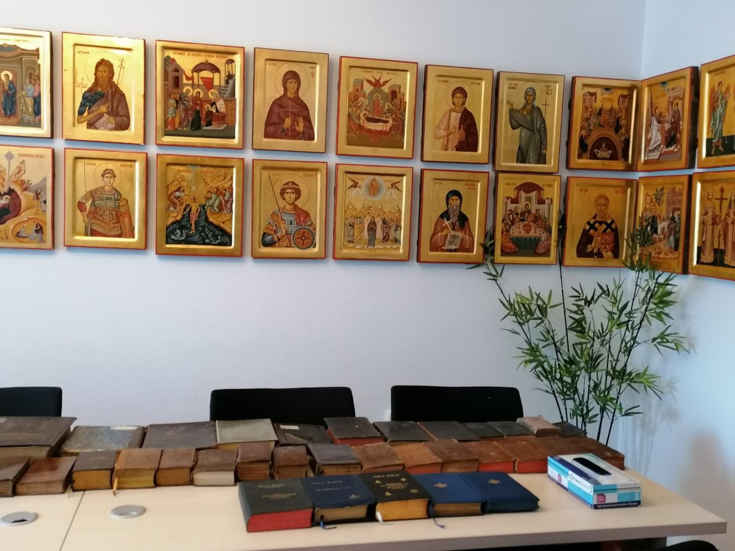 Expoziție de Biblii la Biserica Bărbătescu Nou 215082