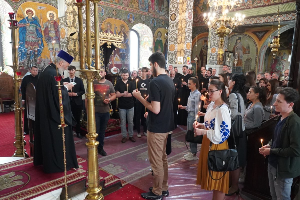 Întrunire consultativă cu tinerii din parohiile gălăţene 215152