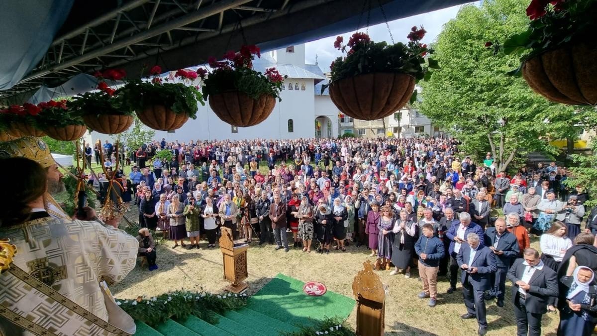 Pictura Bisericii „Sfinții Împărați Constantin și Elena” din Dorohoi a fost sfințită 215137