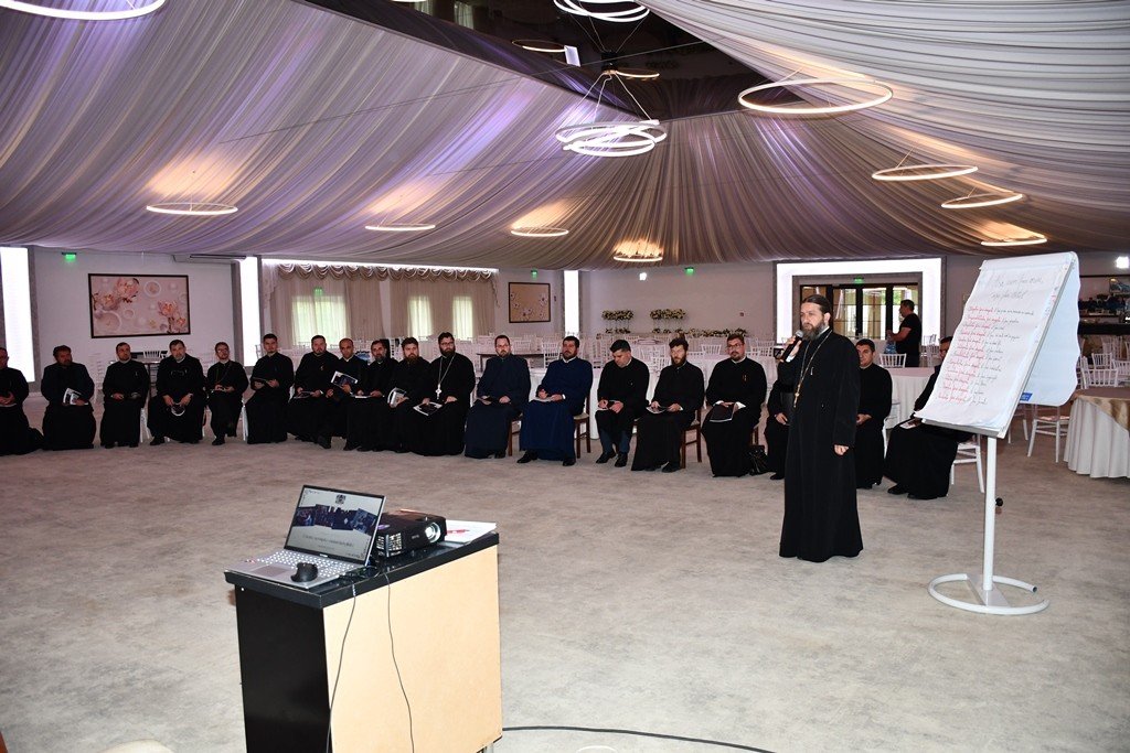 Trainingul „Cuvinte nerisipite, misiuni îndeplinite” la Caransebeș 215291