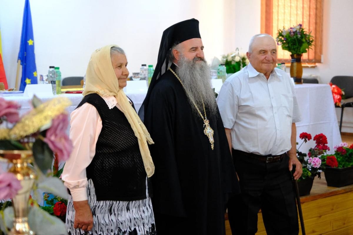 Arhimandritul Ciprian Grădinaru, cetățean de onoare al comunei natale 215358