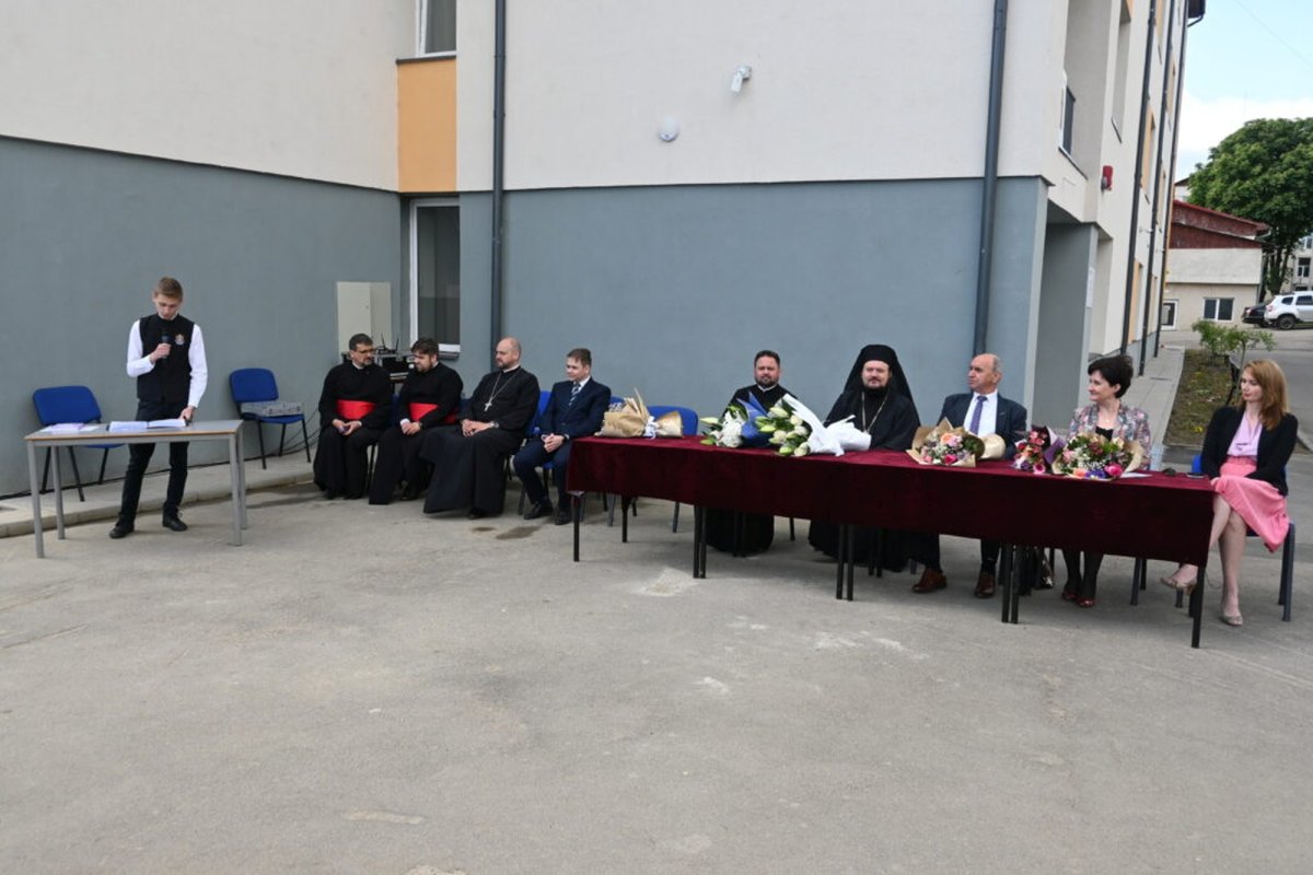 Binecuvântare pentru absolvenţii Liceului Ortodox din Zalău 215344