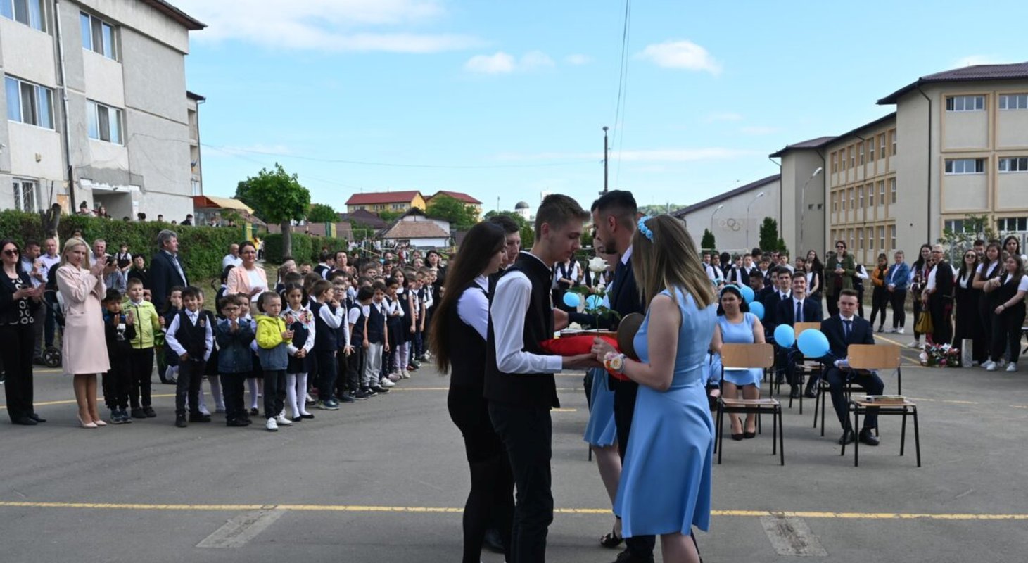 Binecuvântare pentru absolvenţii Liceului Ortodox din Zalău 215345