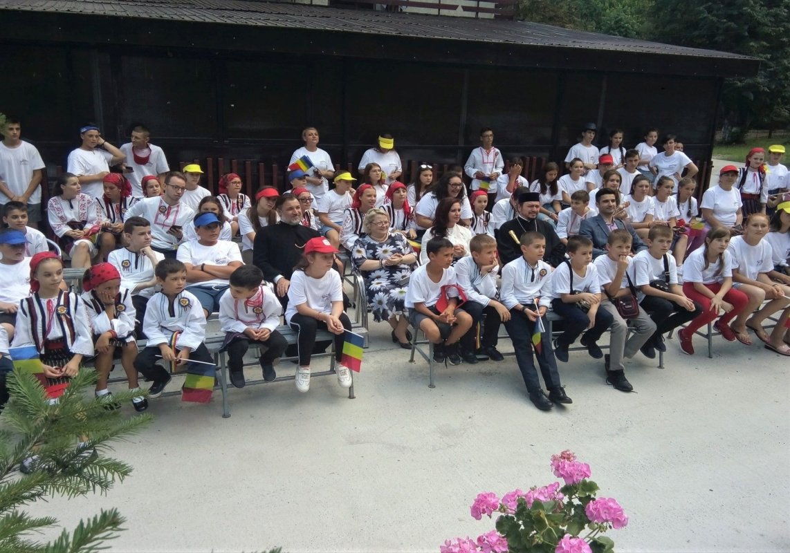 Tabere pentru copiii români din afara ţării 215330