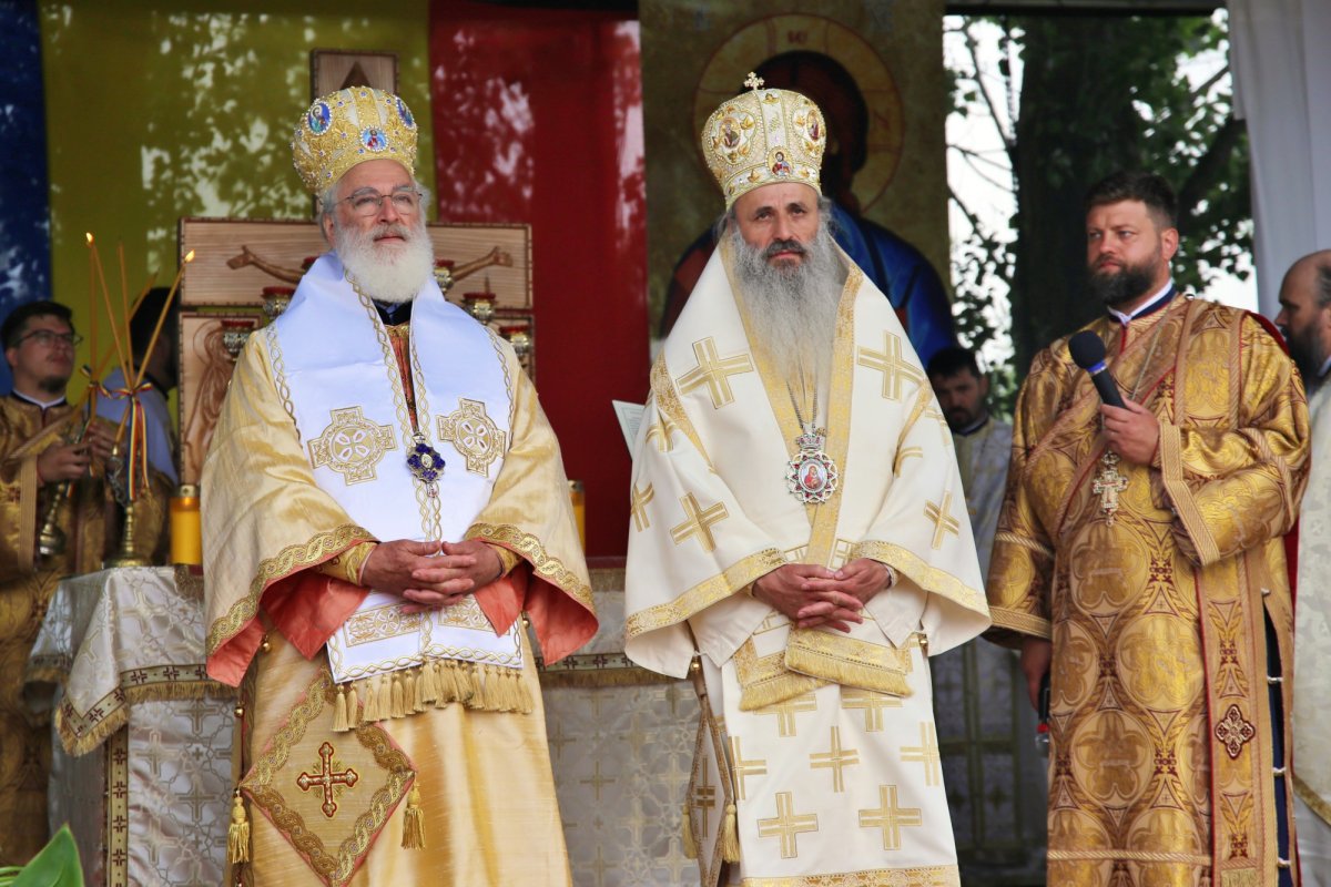 Biserica Parohiei Rusenii Noi, Iași, târnosită de doi mitropoliți 215625