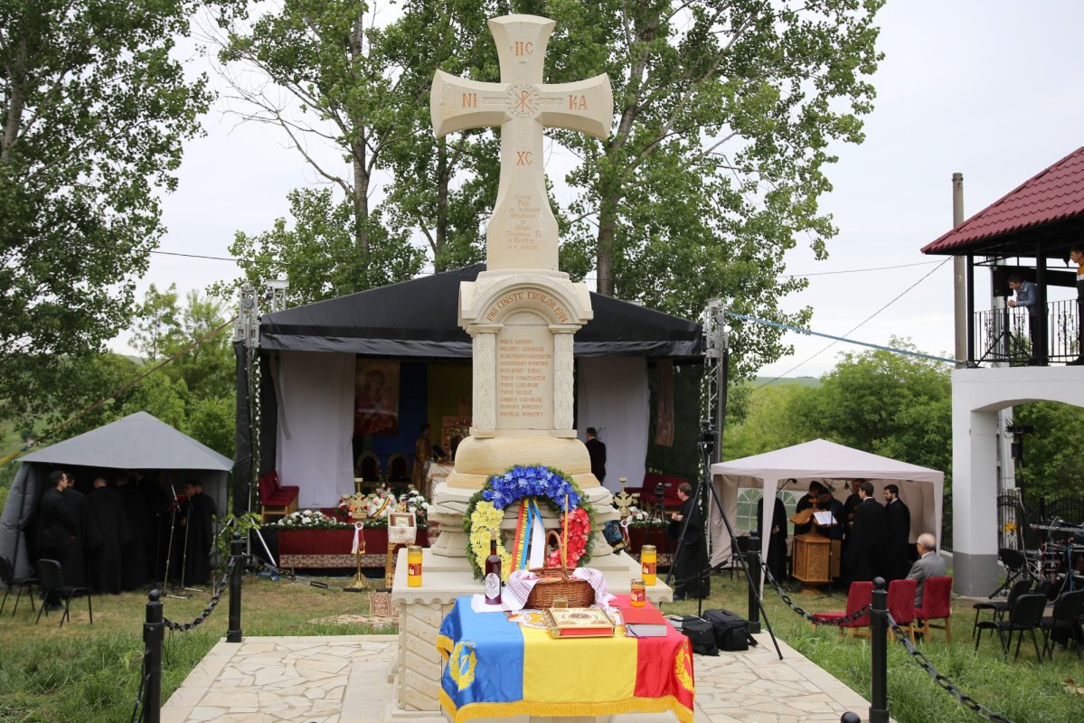 Biserica Parohiei Rusenii Noi, Iași, târnosită de doi mitropoliți 215626