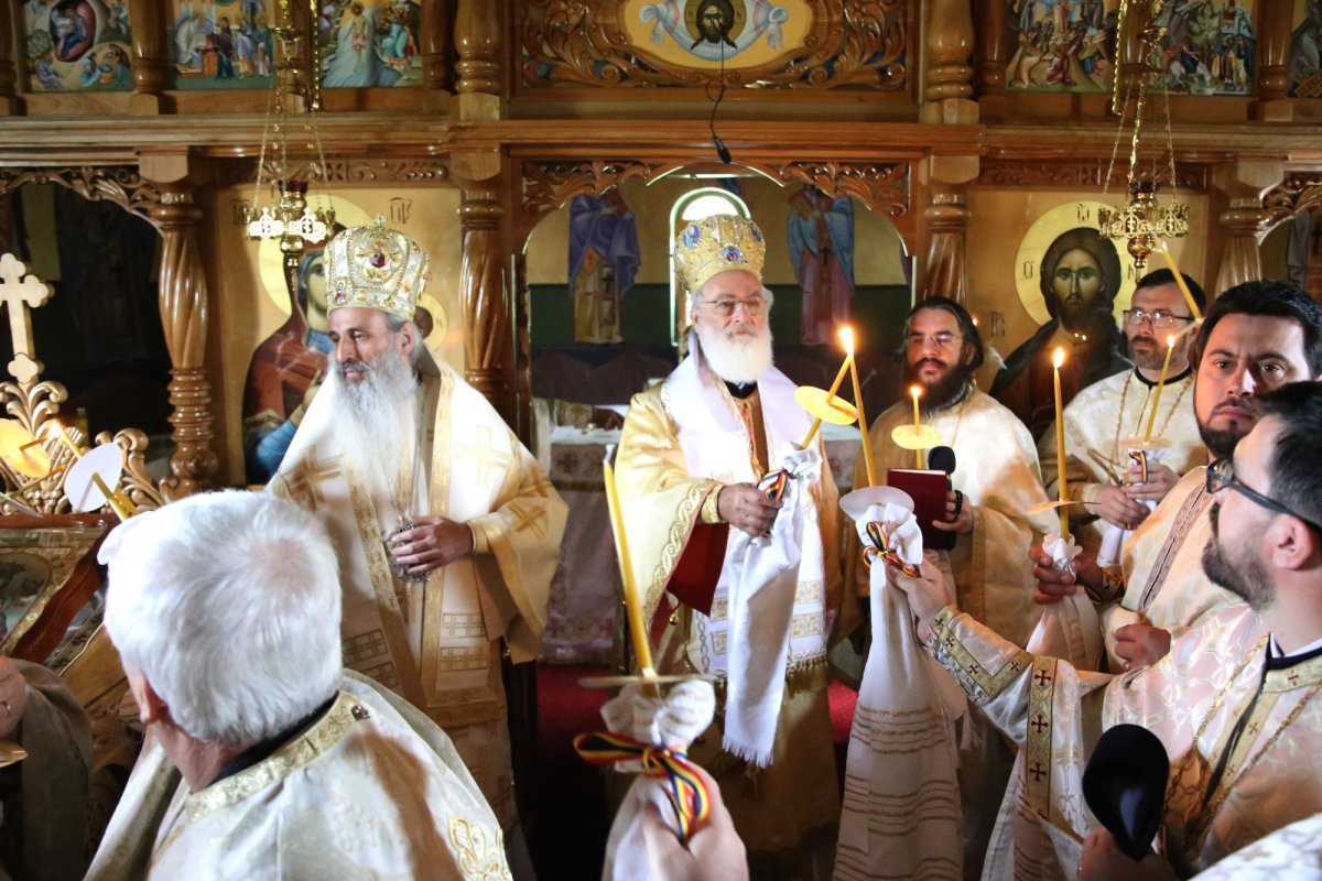 Biserica Parohiei Rusenii Noi, Iași, târnosită de doi mitropoliți 215627