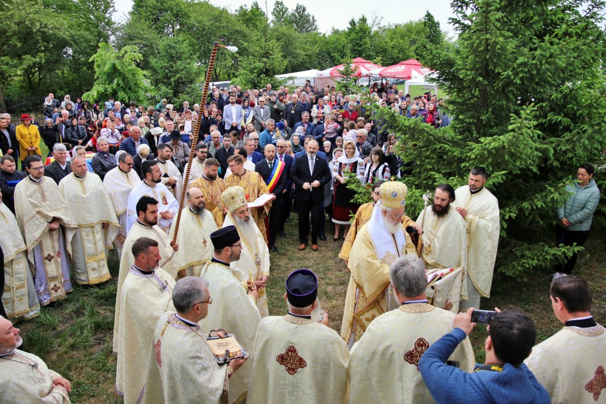 Biserica Parohiei Rusenii Noi, Iași, târnosită de doi mitropoliți 215628