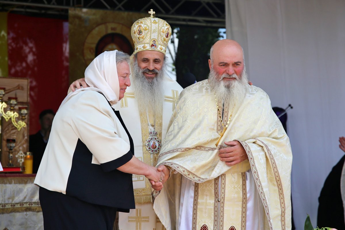 Biserica Parohiei Rusenii Noi, Iași, târnosită de doi mitropoliți 215633